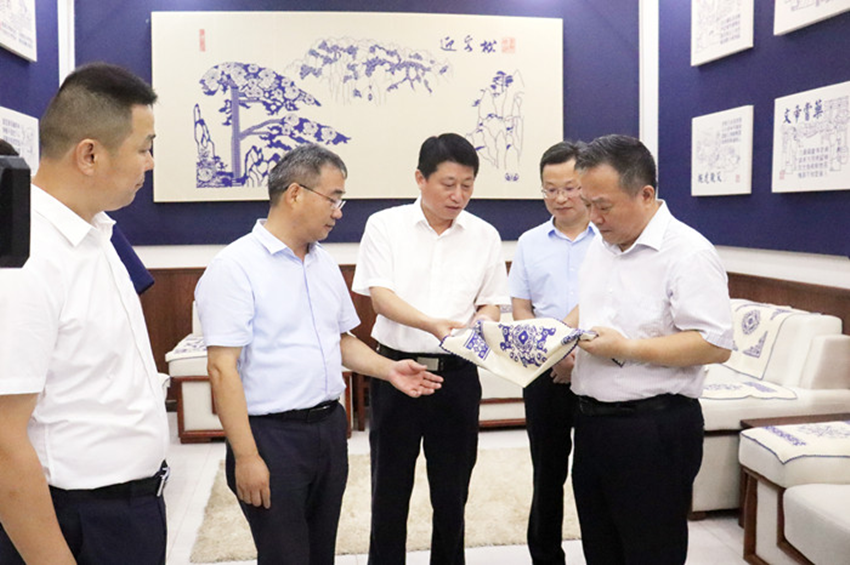 省人大常委会党组副书记、副主任宋国权到民建会员所属学校考察调研